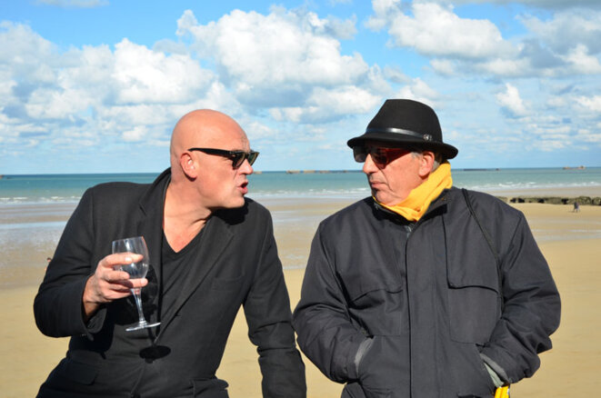 Arromanches octobre 2012 – Rémy Ourdan (à gauche) et Michel Puech © Geneviève Delalot Arromanches octobre 2012 – Rémy Ourdan (à gauche) et Michel Puech © Geneviève Delalot